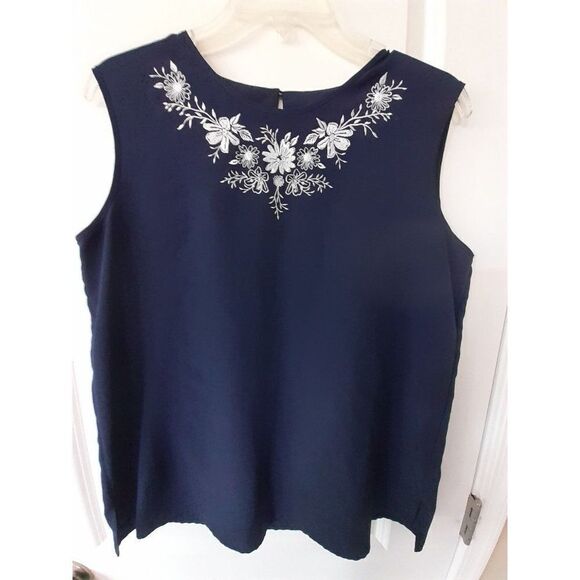 SALE🤑 XS Blue Sleeveless Top with White Embroidery by Bon Worth - Picture 2 of 3